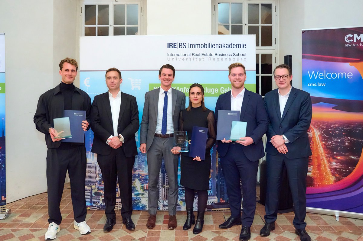 ✨𝗚𝗲𝗺𝗲𝗶𝗻𝘀𝗮𝗺 𝗱𝗮𝘀 𝗕𝗲𝘀𝘁𝗲 𝗲𝗿𝗿𝗲𝗶𝗰𝗵𝘁✨

Wir freuen uns, den Jahrgangsbestenpreis im 3. Jahrgang #RealEstate #TransactionManagement für herausragende Teamleistungen an Julius Fischer, Jessica Härle und Helge Töllner zu verleihen.🏆

🎊Herzlichen Glückwunsch!🎊