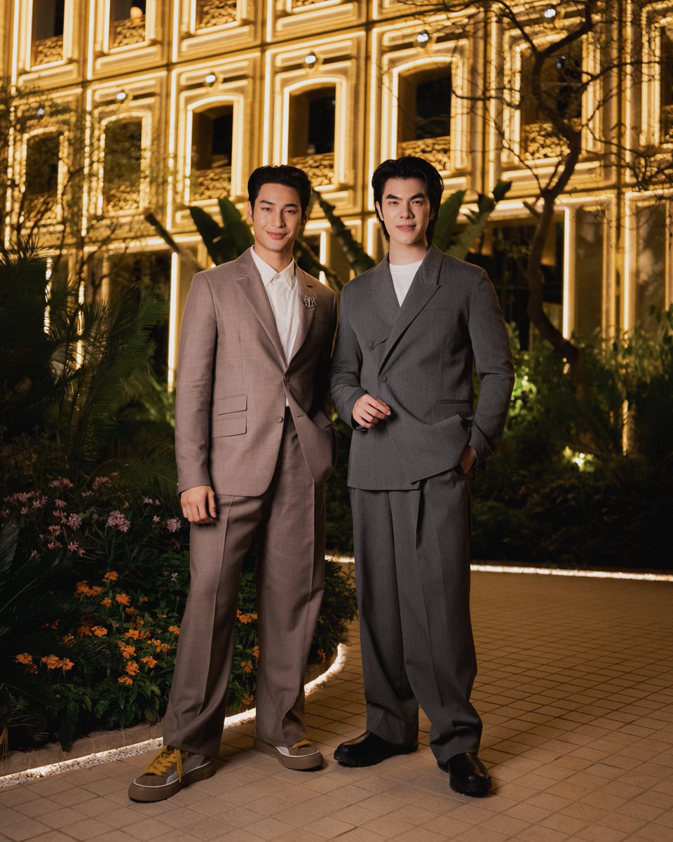 TatlerThailand's tweet photo. รวบรวมโมเมนต์สุดประทับใจในงานของ #Dior สำหรับ DIOR GOLD HOUSE ศิลปะความเป็นเลิศ ใจกลางกรุงเทพมหานคร Concept Store เปิดทำการขึ้นบนถนนเพลินจิต เพื่อมอบความหลากหลาย พร้อมชมแต่ละมุมของ #DiorGoldHouse และบรรยากาศงานกันได้เลย! #TatlerFashion #ApoNattawin #MilePhakphum https://t.co/Ovc1tkPlyv