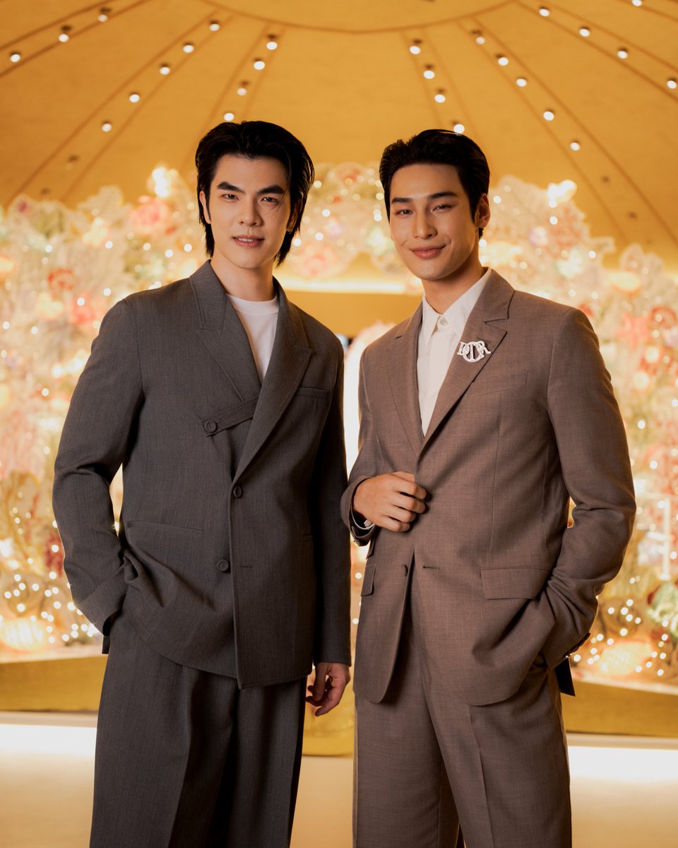 รวบรวมโมเมนต์สุดประทับใจในงานของ #Dior สำหรับ DIOR GOLD HOUSE ศิลปะความเป็นเลิศ ใจกลางกรุงเทพมหานคร Concept Store เปิดทำการขึ้นบนถนนเพลินจิต เพื่อมอบความหลากหลาย พร้อมชมแต่ละมุมของ #DiorGoldHouse และบรรยากาศงานกันได้เลย! #TatlerFashion #ApoNattawin #MilePhakphum