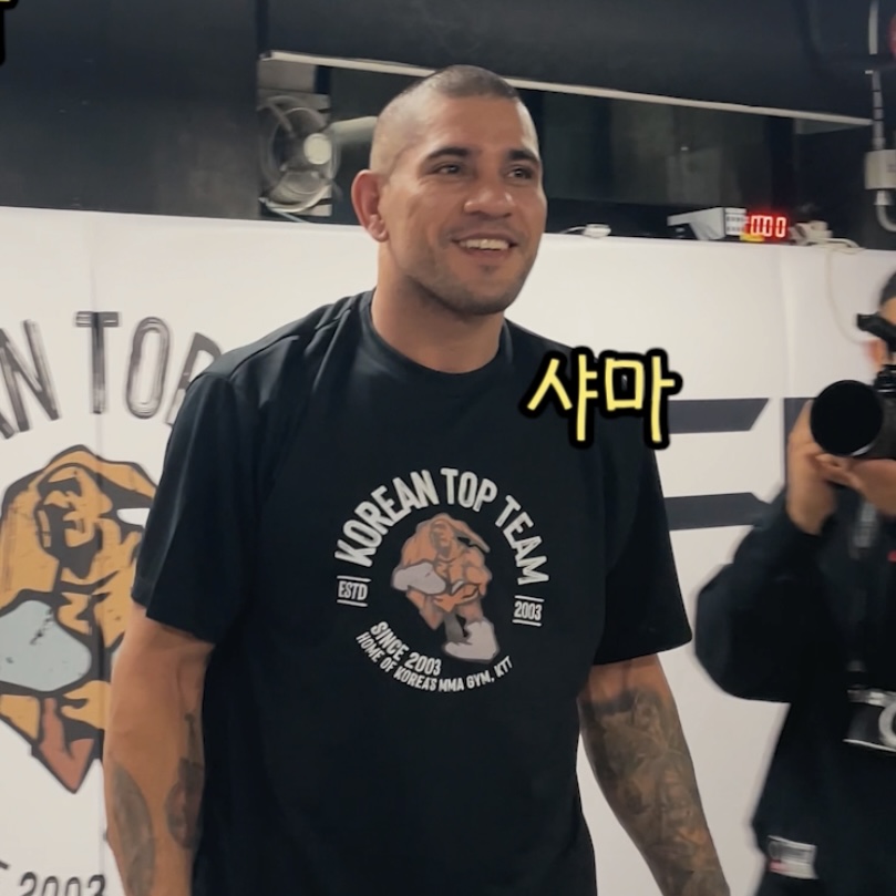 MenNoblesse's tweet image. UFC 미들급 챔피언 
알렉스 페레이라와 훈련?🥊
🔗url.kr/7jqkzg

#알렉스페레이라 #챔피언 #UFC #Alexperereira #MENNOBLESSE