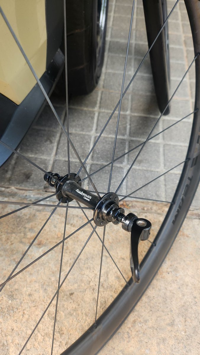 Pandy_Akhmad's tweet photo. Wts Mungkin ad yang cari velg carbon superTeam bonus ban continental
No peyang no crash, minus ud lama ga di pake
Hub hubsmith ceramic loncerrr bgt..
Harga 5,4 jt saja net..
Lokasi bekasi timur
Dm for detail #fnfjb https://t.co/6OFZqbwRAo