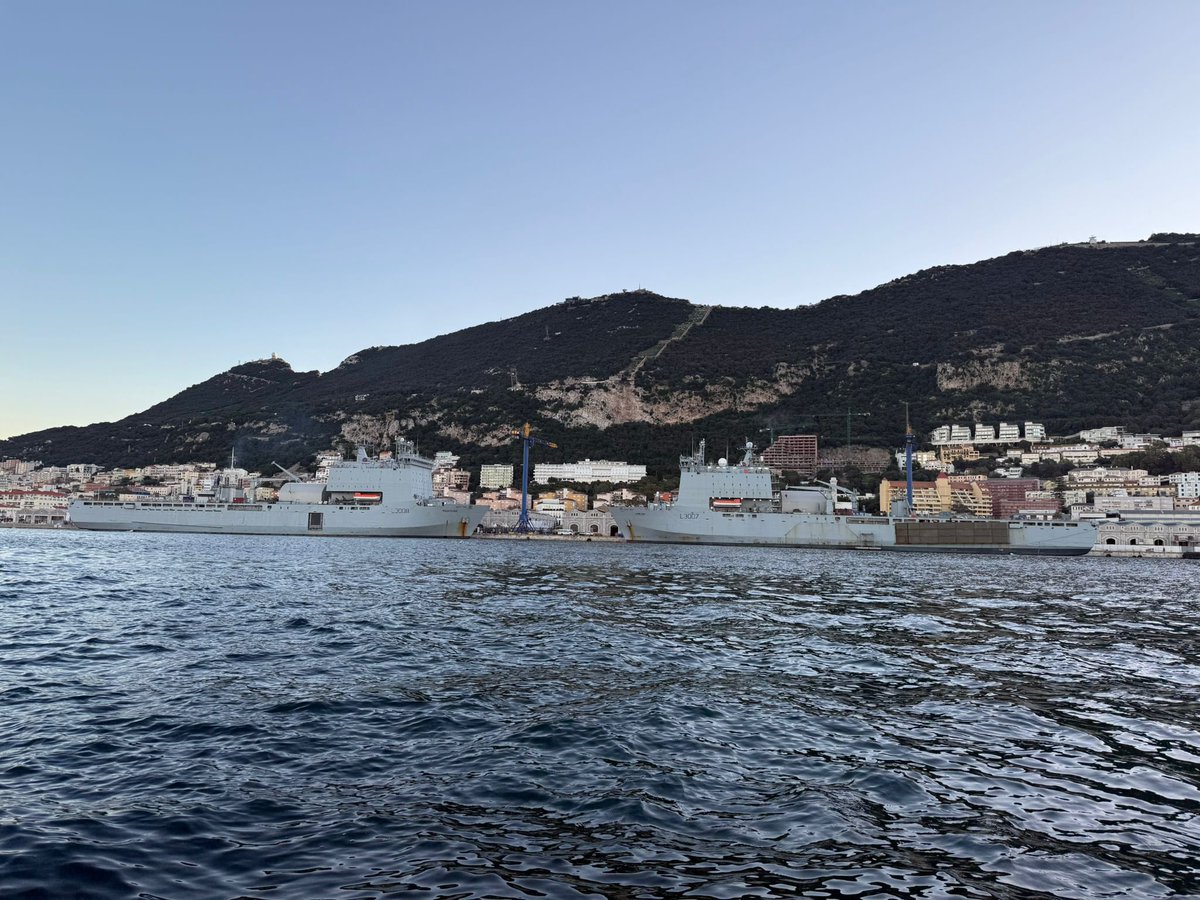 “I LOVE YOU BAY-BAY” 🎶 
Welcome to #Gibraltar🇬🇮 <a href="/RFALymeBay/">RFA LYME BAY</a> and <a href="/RFAMountsBay/">RFA Mounts Bay</a> from <a href="/RNGibSqn/">Royal Navy Gibraltar Squadron</a> ! <a href="/MODGibraltar/">MOD Gibraltar</a> <a href="/RFAHeadquarters/">Royal Fleet Auxiliary</a> <a href="/RoyalNavy/">Royal Navy</a>
