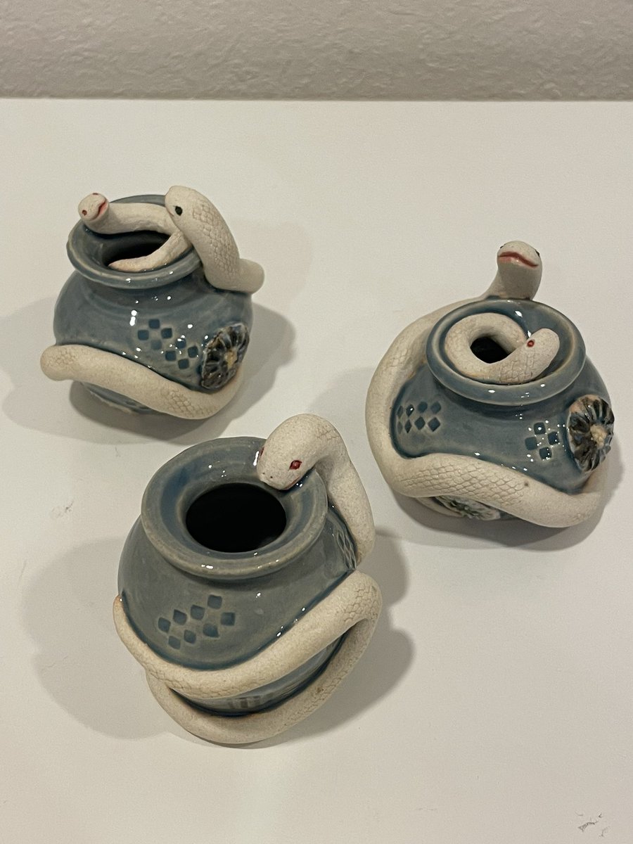 gt2y's tweet photo. タツコン初日から常設展示スペースにて販売している渡邉貴子の干支シリーズ、残りあと3点になりました。
今年はマグカップも展示販売しています。

2024年が終わる前に…
お早めにお迎えください。

#タツコン2024 https://t.co/FDNyvbRAAG