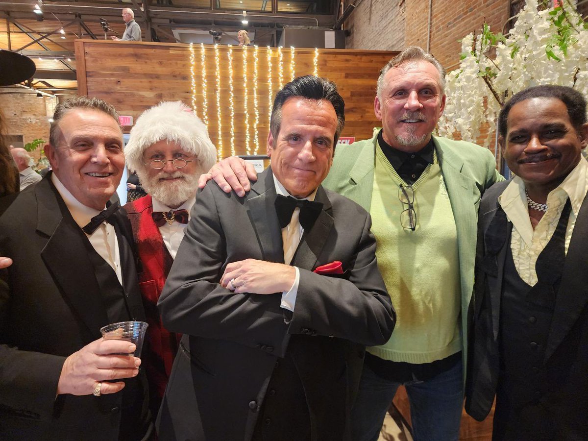 TonyOcean5's tweet photo. Shop w A cop. ! Mega Events ! Champaign IL  w Oceans RatPack Dog The Bounty Hunter ! 💯💯💯💯💯💯 https://t.co/3VFW2KK05a