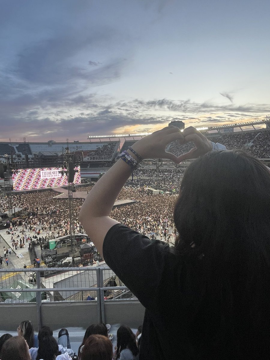 poetsromance's tweet photo. my beloved eras tour #TSTheErasTour @taylornation13 @taylorswift13 https://t.co/3F61UGEyRP