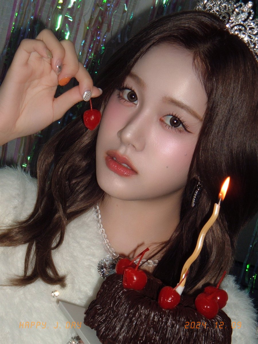 STAYCJJJJ's tweet photo. 내 생일이야아앙 👑 https://t.co/2i7cpiSiTB