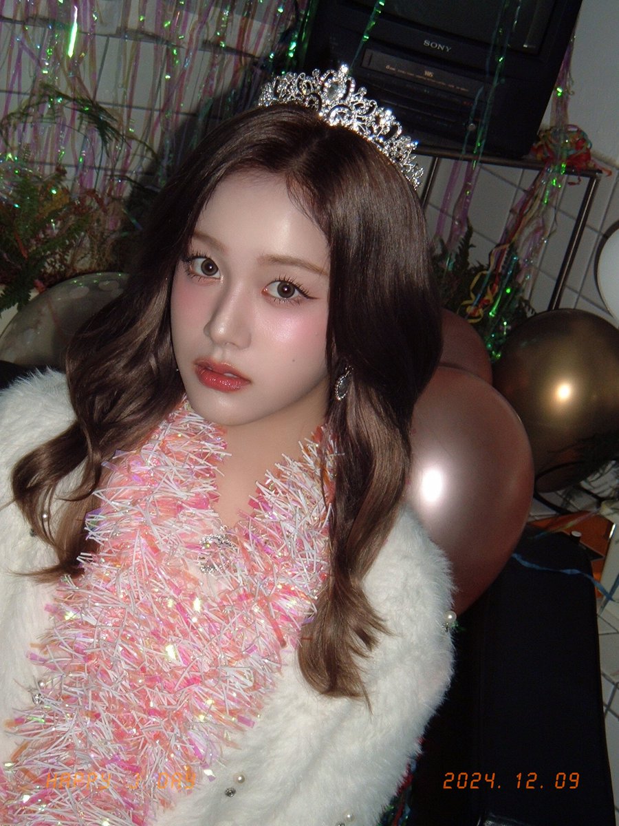 STAYCJJJJ's tweet photo. 내 생일이야아앙 👑 https://t.co/2i7cpiSiTB
