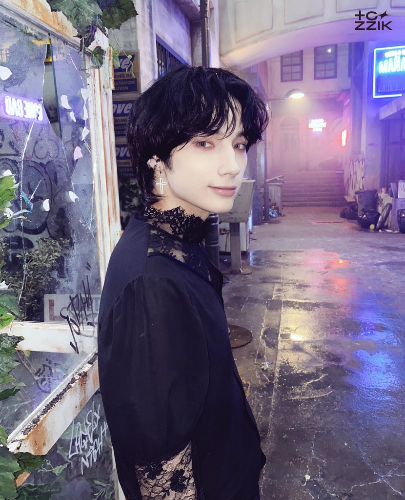 lythnia's tweet photo. can't help falling in love (with you) 
Angels are forbidden to love, but even then, Soobin and Kai find a way. Despite the consequences, both find their way to each other again.
✨Sookai for @gumzfest
✨Angel × Angel 
✨Fallen angels 
✨ Mortal × Angel
🔗https://t.co/HtuVwdDt4v https://t.co/5JDQ1kr937