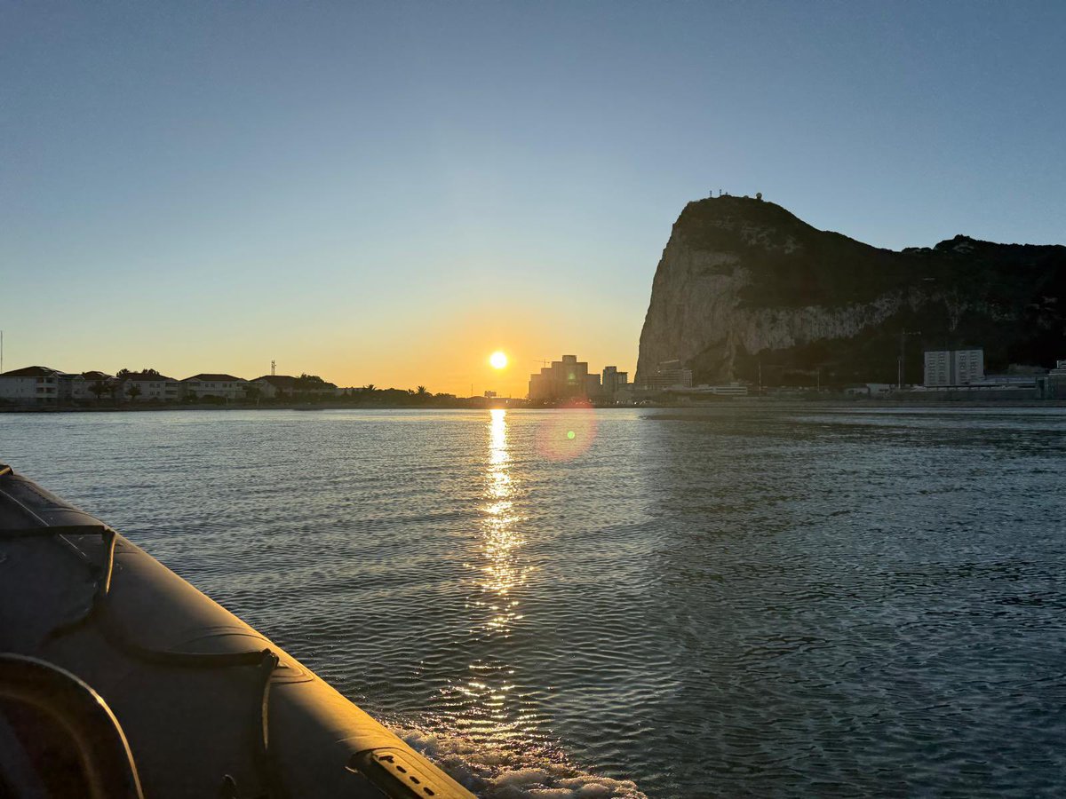 How can you get into Christmas spirit 🎄with sunrises like this? 🌅 <a href="/RNGibSqn/">Royal Navy Gibraltar Squadron</a> will continue to work over the #Christmas and #NewYear period conducting sovereignty operations within #British #Gibraltar Territorial Waters. 
<a href="/MODGibraltar/">MOD Gibraltar</a> <a href="/MetOGibraltar/">Met Office Gibraltar</a> <a href="/RoyalNavy/">Royal Navy</a>