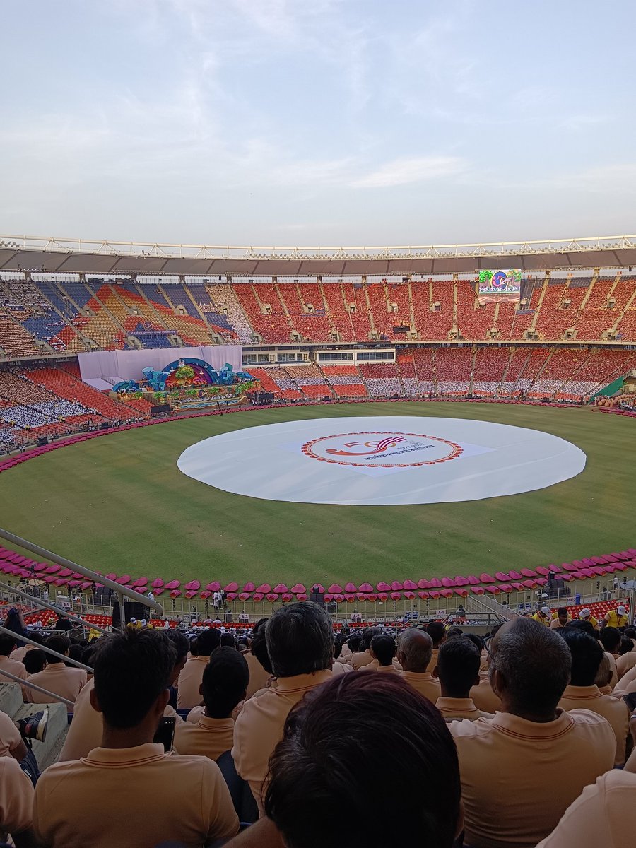 KadamPrajapati's tweet photo. કાર્યકર સુવર્ણ મહોત્સવ
#KaryakarSuvarnaMahotsav
Narendra Modi Stadium 🏟️, Ahemdabad, Gujarat, India
#KSM50 #BAPS Dec 7, 2024 https://t.co/V390Ns0Z1i