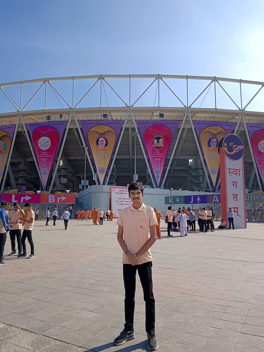 KadamPrajapati's tweet photo. કાર્યકર સુવર્ણ મહોત્સવ
#KaryakarSuvarnaMahotsav
Narendra Modi Stadium 🏟️, Ahemdabad, Gujarat, India
#KSM50 #BAPS Dec 7, 2024 https://t.co/V390Ns0Z1i