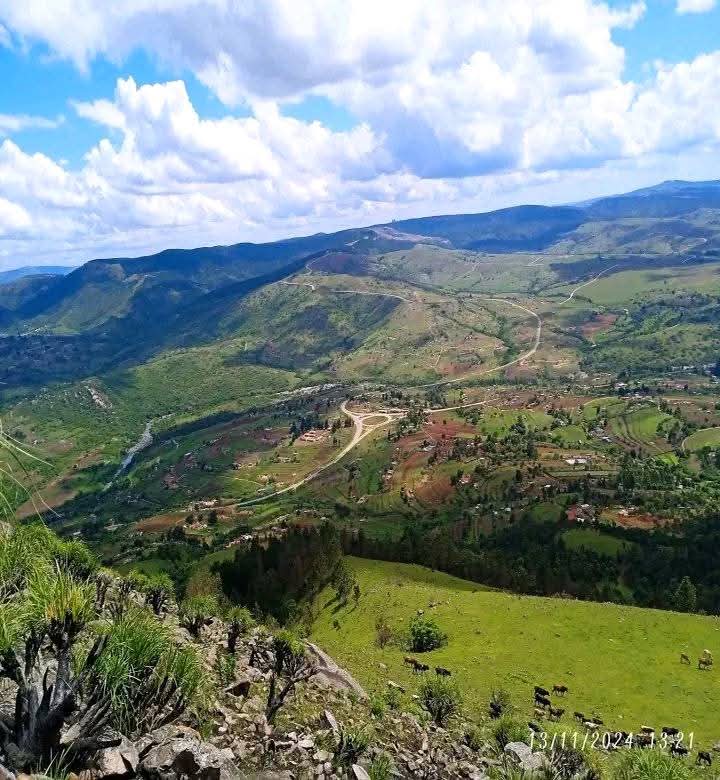 BuhleBakaNgwane's tweet photo. Muhlabubovu traffic circle  connecting Bhunya and Mankayane
📸: Mcolisi Shabangu
'The Beauty of Swaziland'
https://t.co/xZ0Oa2Zi74
#eswatini #vakasha #LiveLetfu https://t.co/4VbSgTu8j5