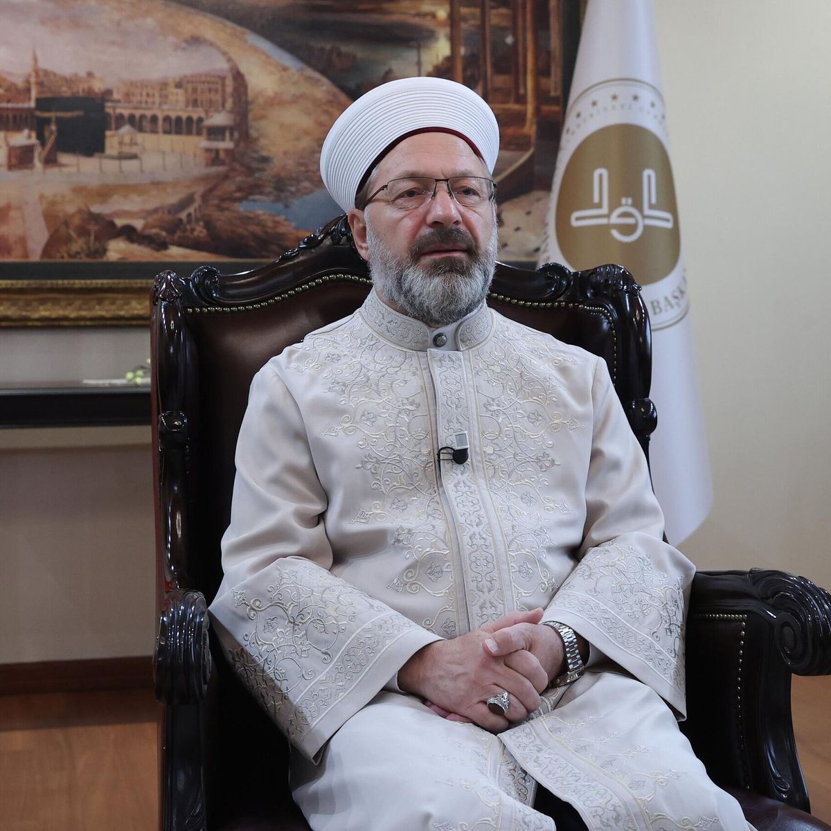 pusholder's tweet photo. Diyanet İşleri Başkanı Ali Erbaş: "Bir Audi'yi Diyanet İşleri Başkanı'na çok gördüler." https://t.co/stqL2TU5XN