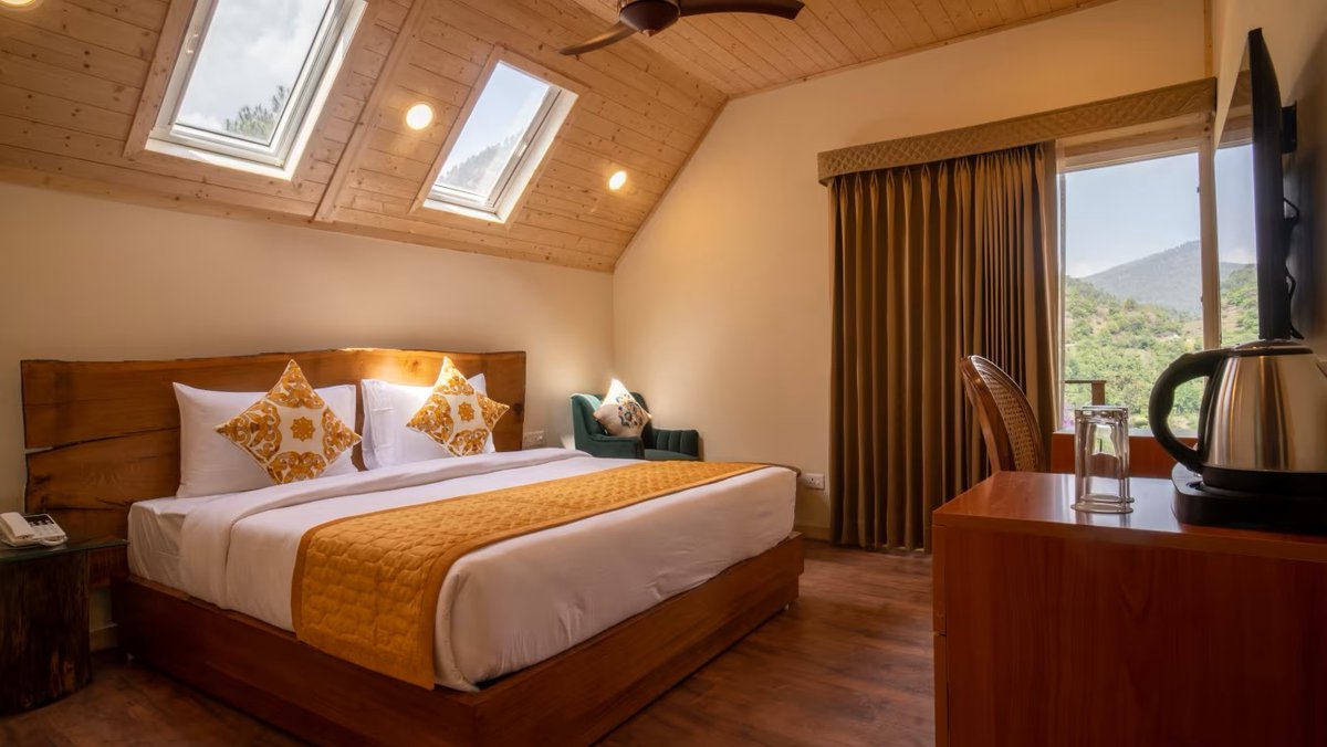 GoHimachal_'s tweet photo. 10. Samsara Luxury Cottages &amp; Spa (Chail) with heated pool https://t.co/CSqbaTbftB