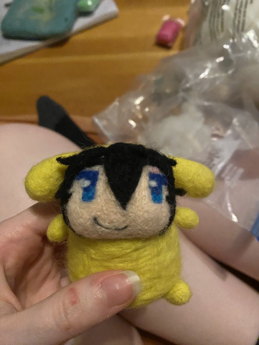 cinopancake's tweet photo. Before I fix his face I can’t get over how goofy I made my friends oc look like the dog that Eated bees. He looks so stupid I can’t #needlefelted #felted #oc https://t.co/7s8gOZsMpm