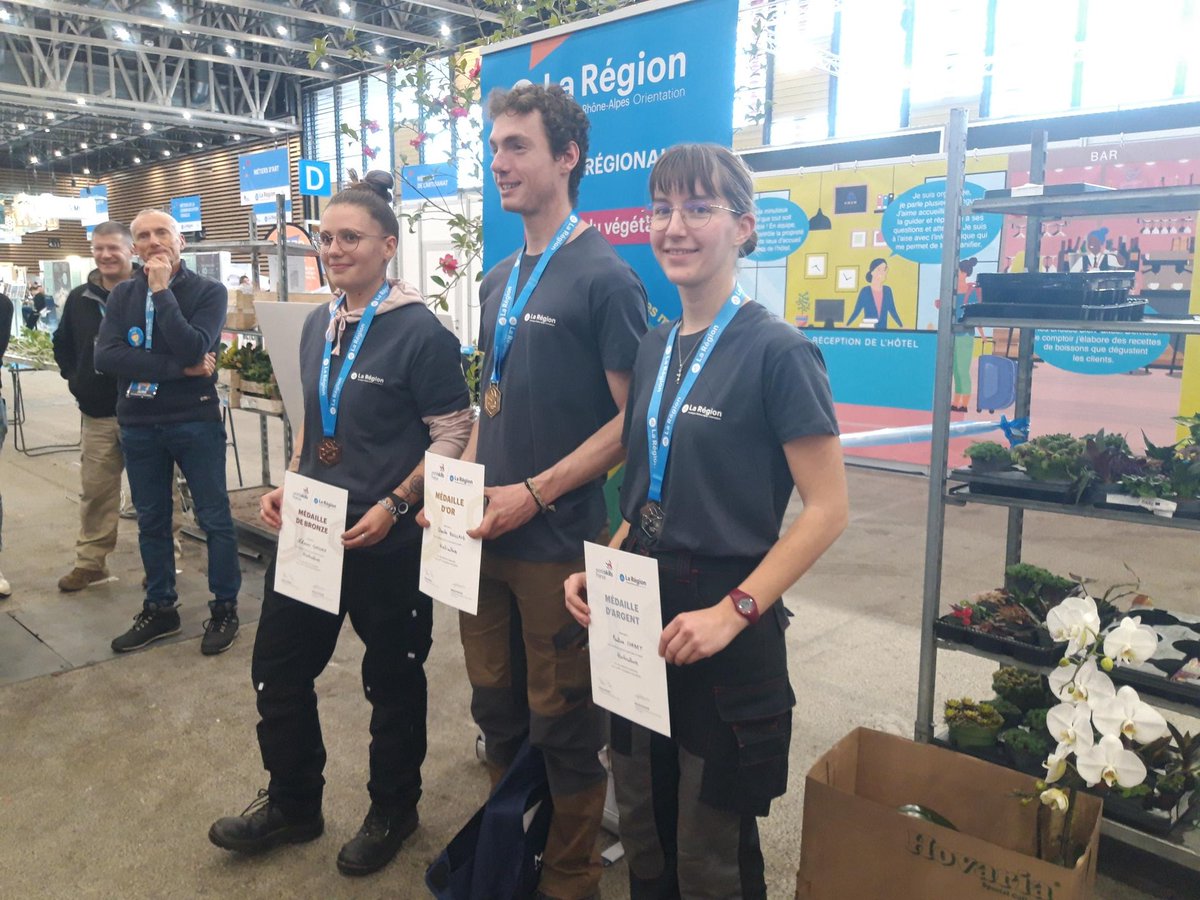 Worldskills horticulture 🌱
Cette année un podium 100% d'anciens élèves du Bocage !
Ça fait chaud au cœur !
Bravo les jeunes!
#lyceeagricole #lyceepro #cneap #donbosco #costadebeauregard #lyceecostadebeauregard #lebocage #formation #horticulture #worldskills