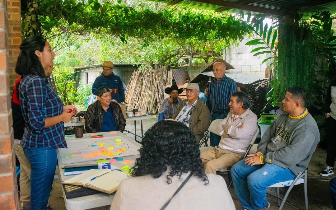 CChiviricuarta's tweet photo. Desde el @CChiviricuarta junto a @maizdevida y la Red sobre Bienes Naturales y Derechos Humanos, realizamos jornadas de investigación comunitaria en los municipios del Nororiente de Guatemala: Palencia, San José del Golfo, San Pedro Ayampuc y San Antonio la Paz  deEl Progreso. https://t.co/BcNyBycUvE