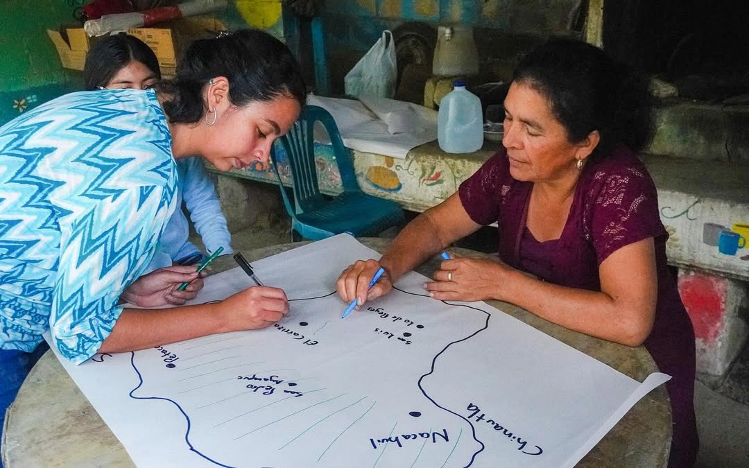 CChiviricuarta's tweet photo. Desde el @CChiviricuarta junto a @maizdevida y la Red sobre Bienes Naturales y Derechos Humanos, realizamos jornadas de investigación comunitaria en los municipios del Nororiente de Guatemala: Palencia, San José del Golfo, San Pedro Ayampuc y San Antonio la Paz  deEl Progreso. https://t.co/BcNyBycUvE