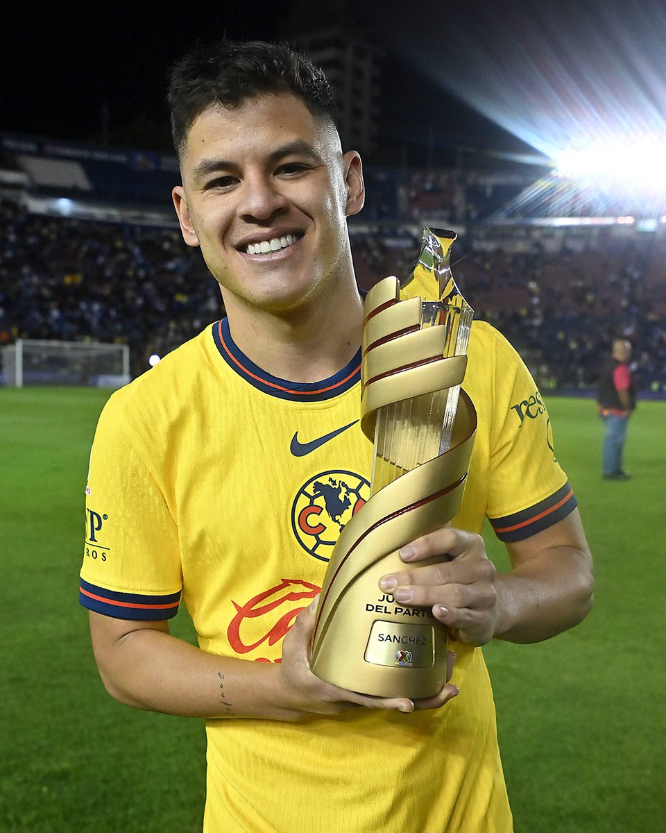 tudimebeto's tweet photo. La mamá de Richard Sánchez le dijo antes del partido que le pegara al arco porque el portero se adelantaba mucho, ese golazo del Cachorro y la victoria del América también fue de su señora madre🙏🏻💛

https://t.co/iLgPxYxa23