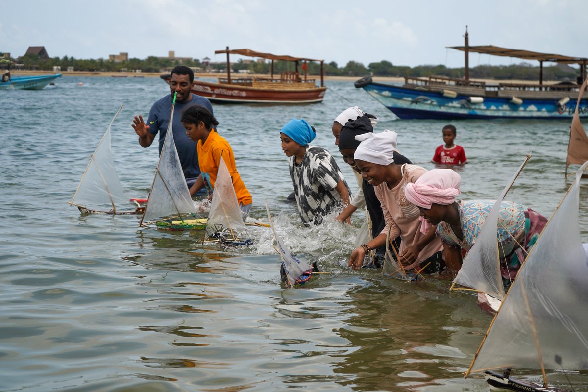 lamcot_lamu's tweet photo. Set Sail for Adventure! ⛵

A next-gen maritime talent!
Young sailors took to the water at #BahariYetuFestival in thrilling #Zidau race  using model dhows they made from recycled material. 
Read more about it: https://t.co/brkxVh2ugW #OceanConservation #Kenya #festival https://t.co/cuXo2QzJHL