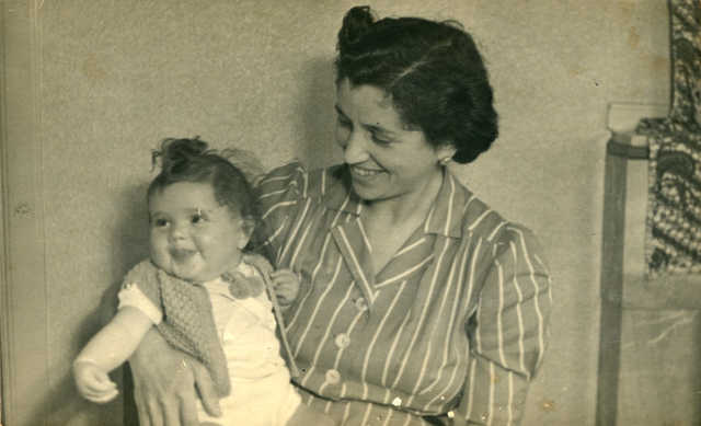 9 December 1942 | A Dutch Jewish girl, Florence Vigevino, was born in The Hague.

In February 1944 she was deported to #Auschwitz with her mother Mietje. They were murdered in a gas chamber after the selection.