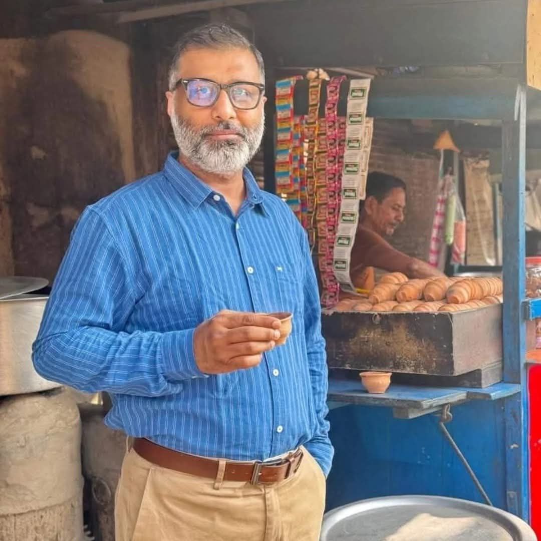 Mohammed_rriad's tweet photo. It has been circulating on Facebook in Bangladesh that Nijhoom (Harpik) Mojumder reportedly bought cow urine himself during his recent visit to India. 
#SheikhHasina 
#Harpic
#Bangladesh 
#IndiaOut https://t.co/gBHGAhtYC6