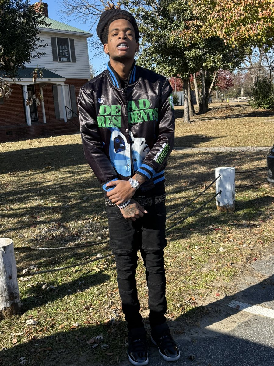 Darealkash28360's tweet photo. As Long As These Dead Presidents Keep Printing Ima Keep Getting Them 💯💰 https://t.co/ZuFGrsPVY5