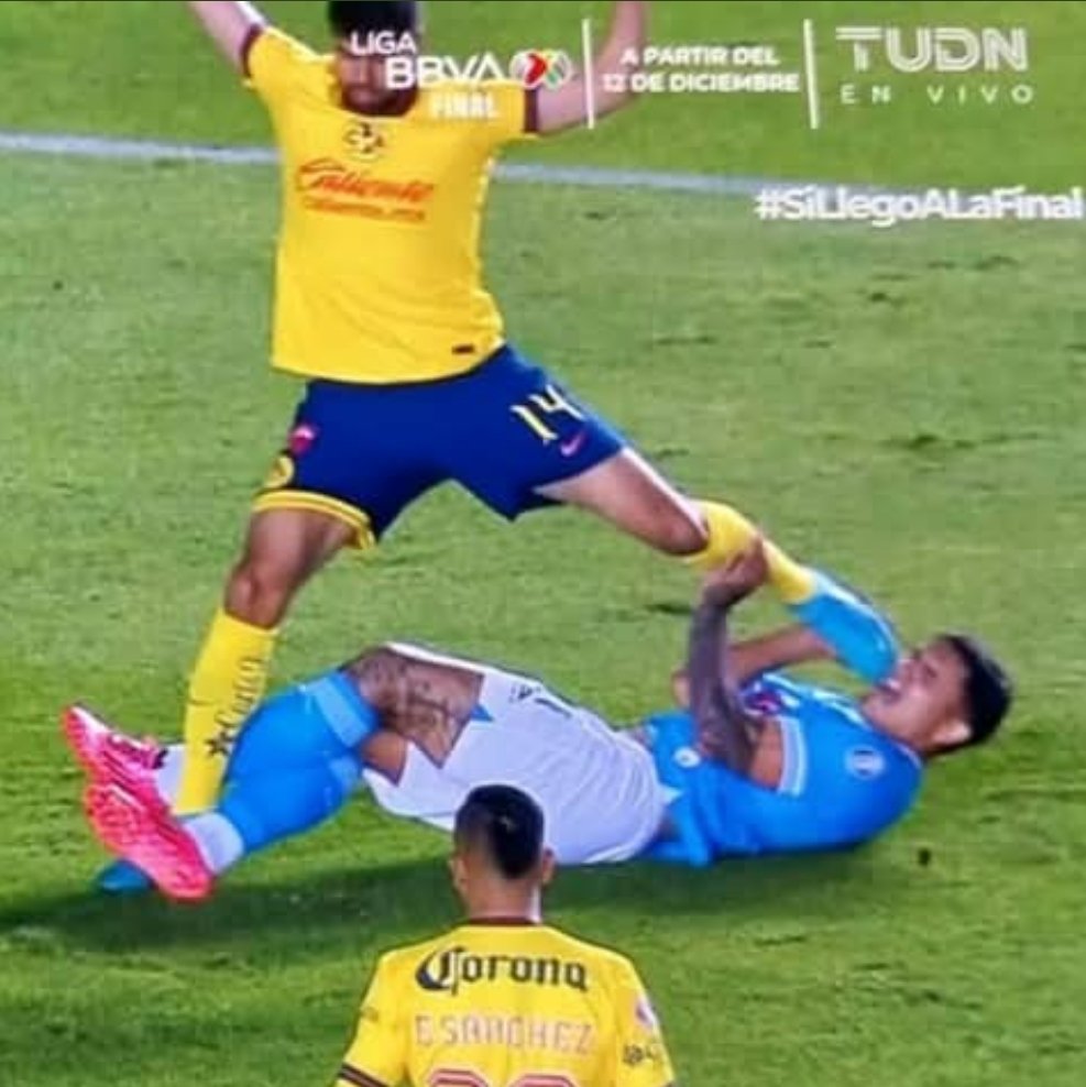 rgomez68's tweet photo. Esto tampoco va a ser Penal porque cometer falta y pisarle la cara al rival es reglamentario... https://t.co/k0UG2sd68o