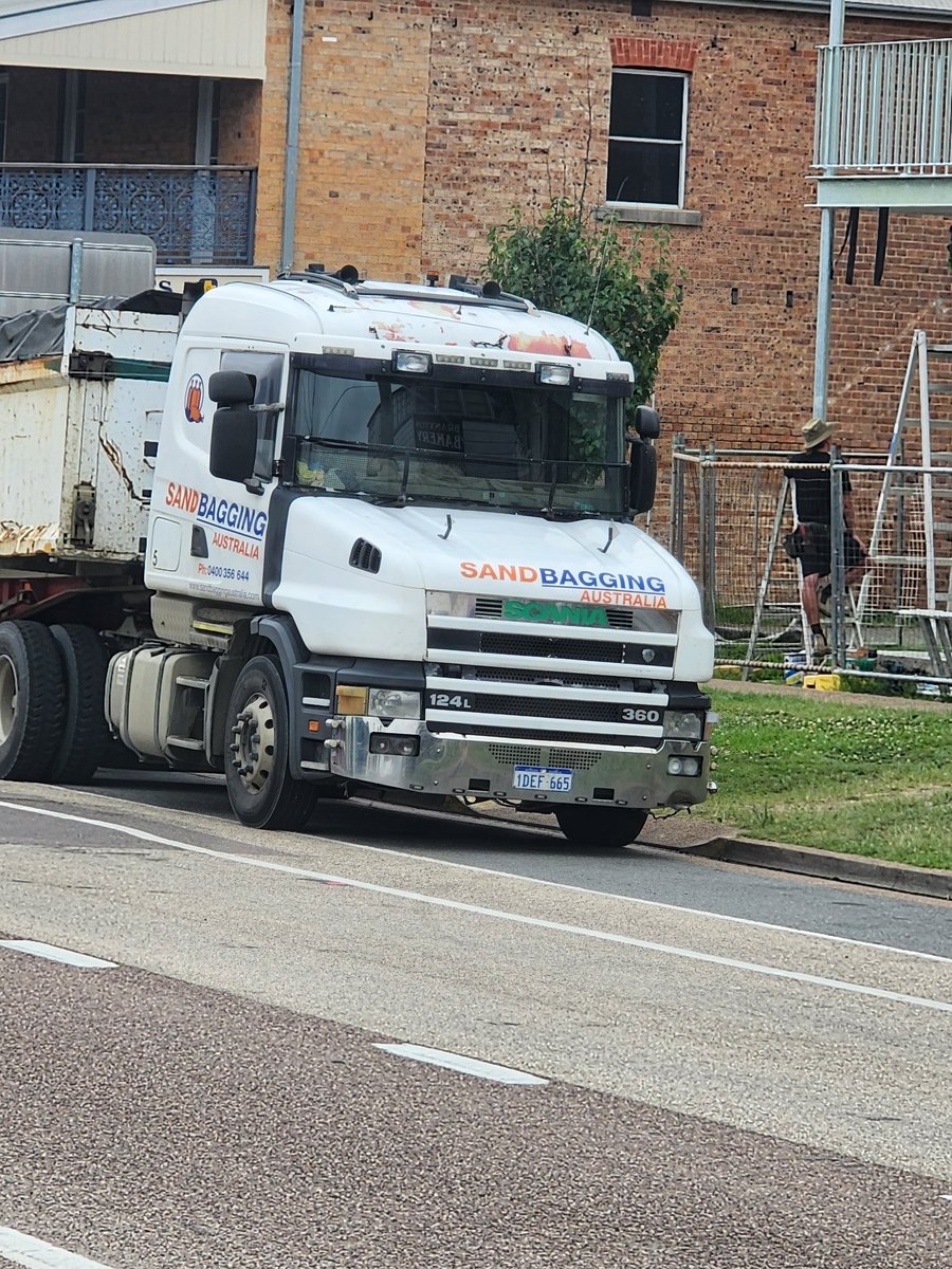 Ben37526307's tweet photo. Spotted @BizNasty2point0 and @ryanwhitney6 in truck form in Australia, them sand bagging dawgs 😂 https://t.co/75LxAAuWJ0