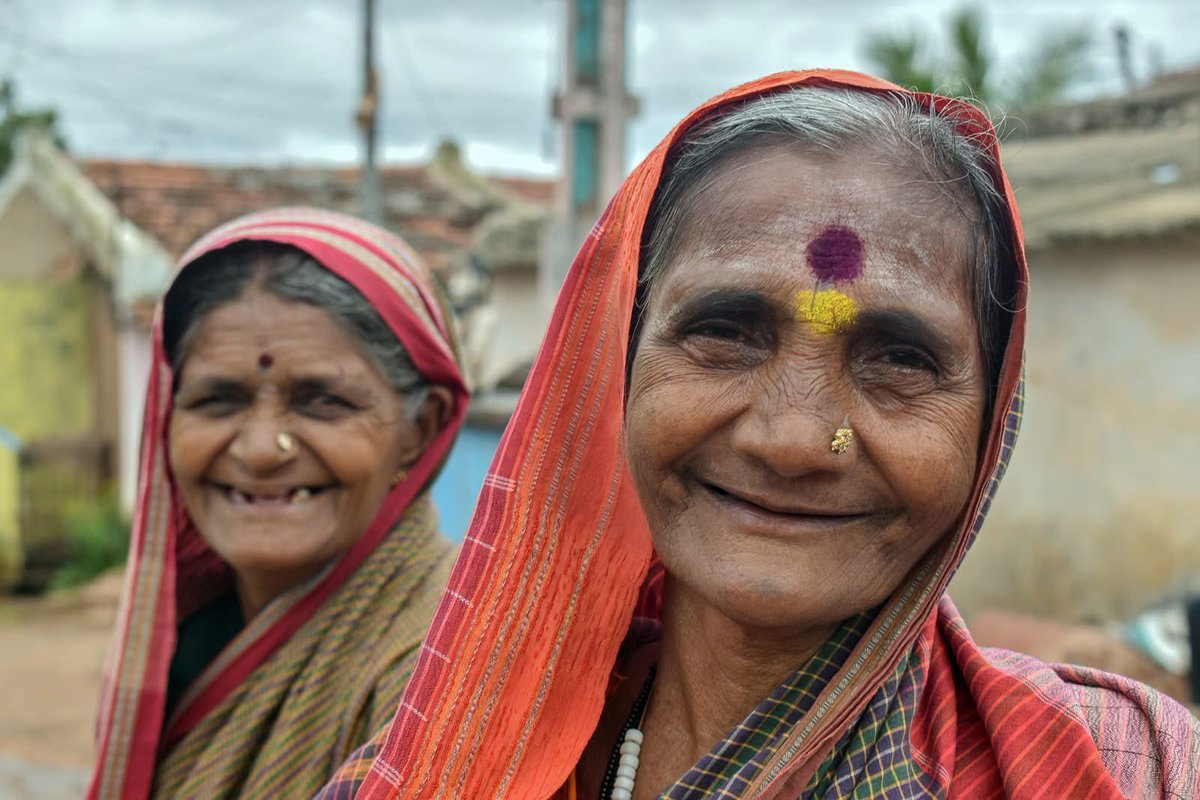 smilefoundation's tweet image. Their smiles create our most heartwarming moments.

We are deeply honored whenever we have the chance to serve our elders by providing them with free healthcare through Smile on Wheels.

Know more about our efforts on the ground: smilefoundationindia.org/health/ 

#HealthCannotWait