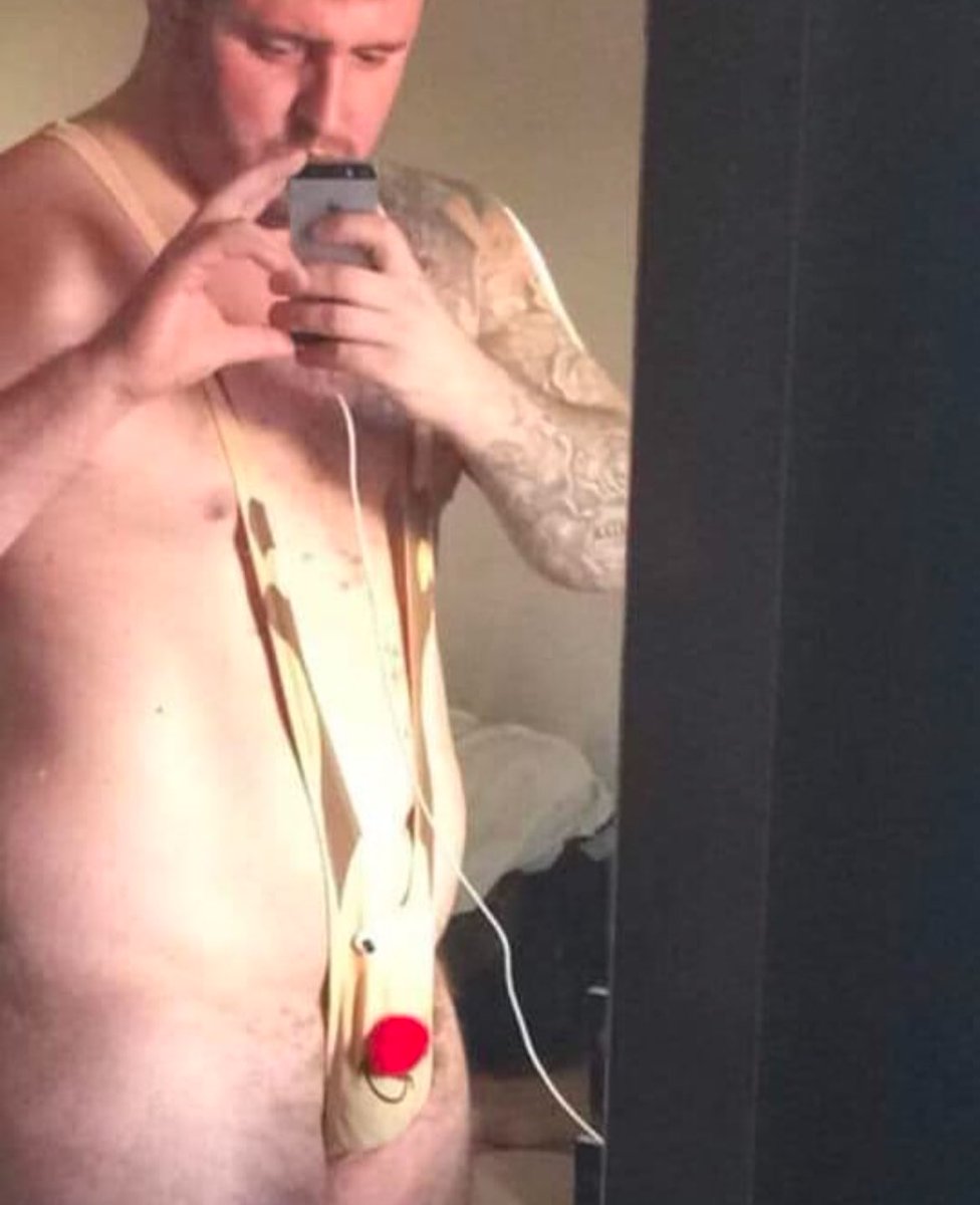BigvalleysLad's tweet photo. Retweet if you wanna stroke Rudolph’s nose https://t.co/hqGi5Qo3PV