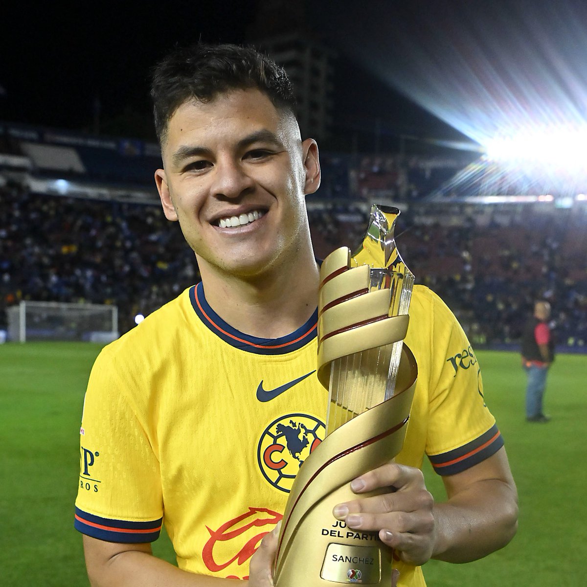 🇵🇾 <a href="/richardsanchez/">Richard Sanchez</a>, entre los jugadores de América, frente a Cruz Azul:

○ 1 gol.
○ 1 asistencia.
○ 1° en entradas conseguidas (2).
○ 25/28 pases precisos.

🦅 COMO EN LAS VIEJAS ÉPOCAS.