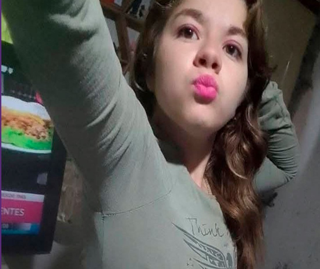 #URGENTE  DENUNCIA RECIBIDA EN TIEMPO REAL #JUJUY
Milagros Belén Almeyda tiene 18 años, desapareció el 7/12 en Los Alisos, San Antonio, Jujuy. Es delgada, altura 1,55. Vestía remera, jeans con roturas en las rodillas y zapatillas negras. Avisar #Urgente al ☎️388-6828607, o 911