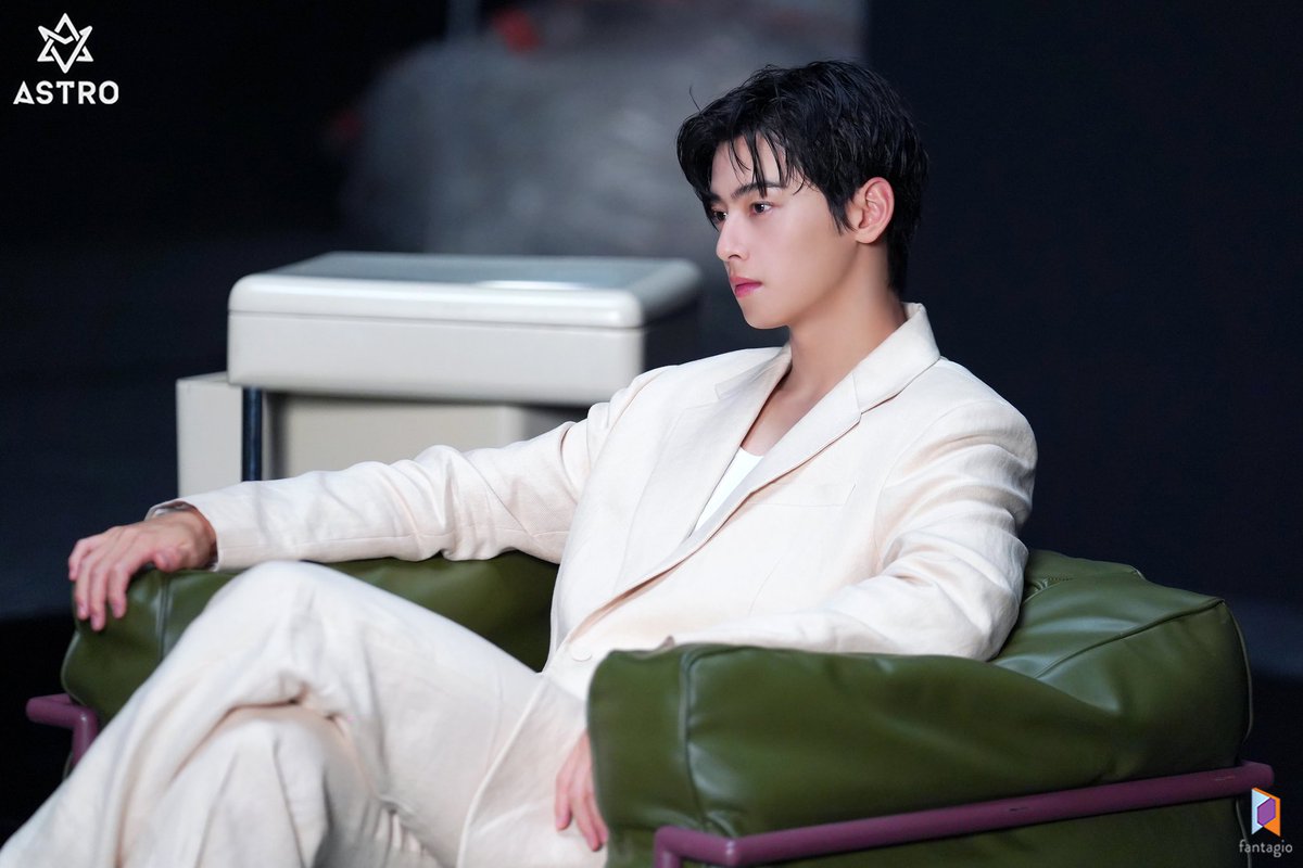 cew_33097's tweet photo. อึนอูเหมือนเทพบุตรมาจุติบนโลกมนุษย์ไม่เกินจริง https://t.co/jUAFxsmtFU