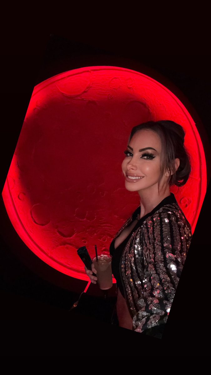 Angie_Starr's tweet photo. #ArtBasel was magical ✨ https://t.co/xaLNPIbb3O