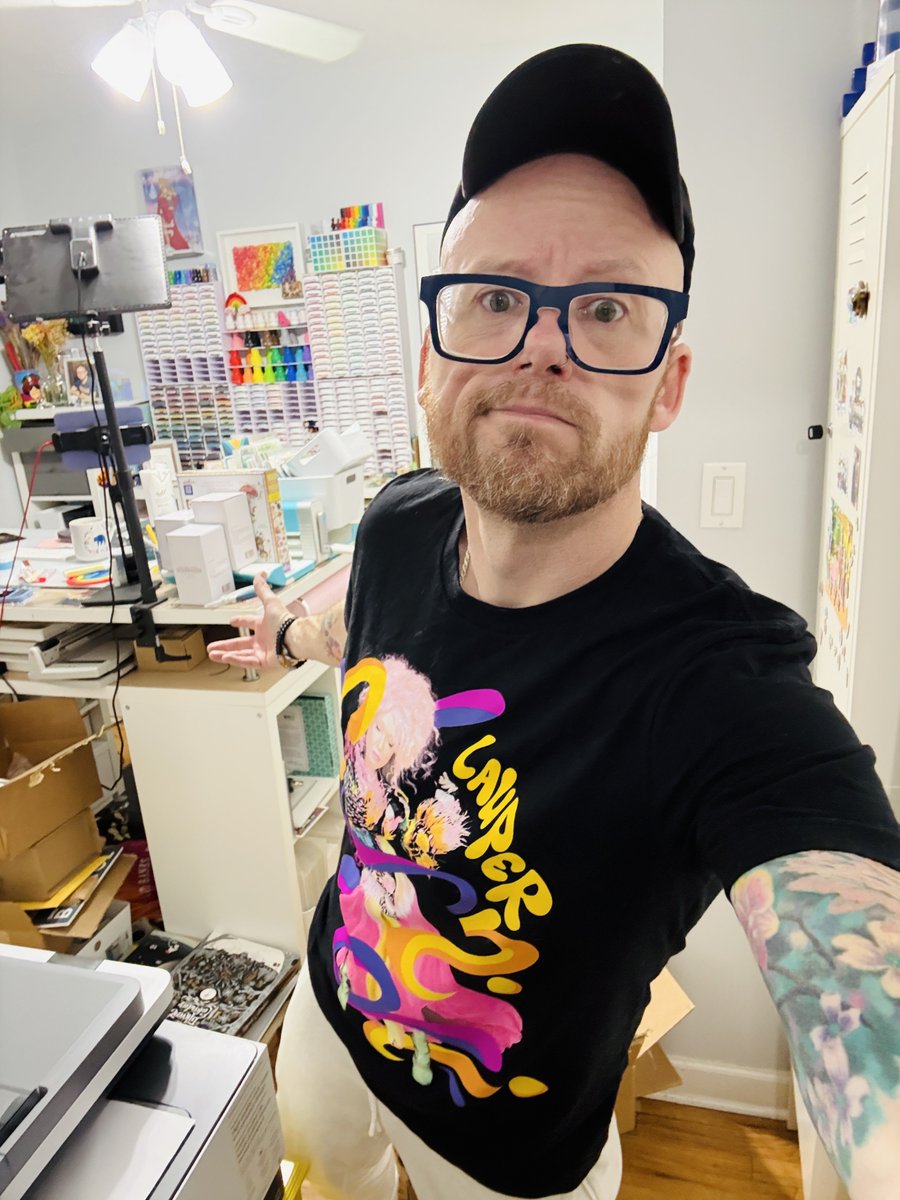 yosoybromero's tweet photo. Why are artists such slobs? https://t.co/mOhBBV17kH