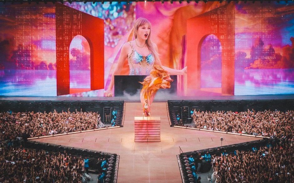 taylorswiftbr's tweet photo. ADEUS, ERA LOVER! 💖

#VancouverTSTheErasTour https://t.co/qlmno6BWA4