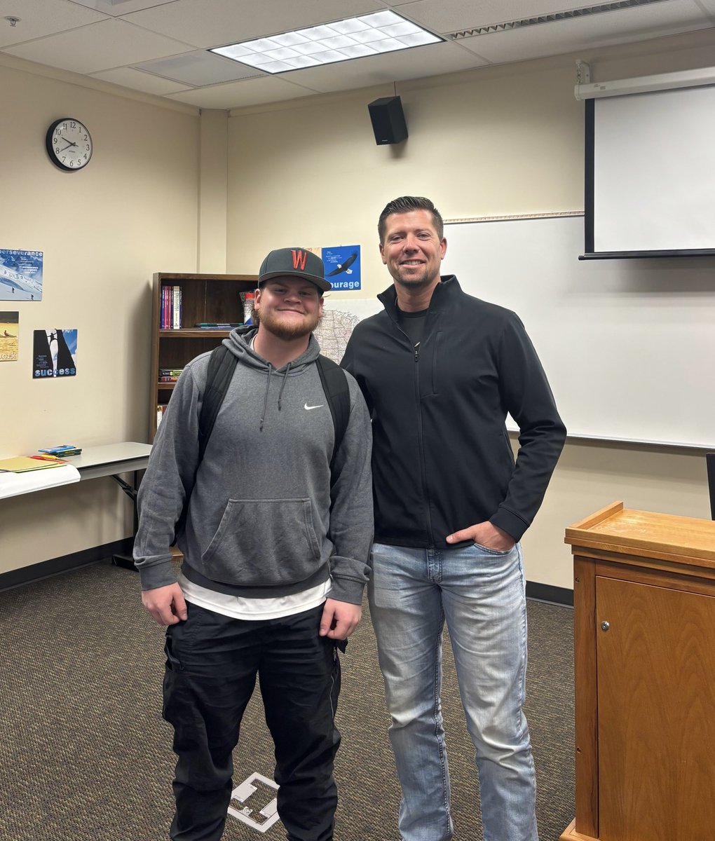 RedheadJLB's tweet photo. @charlo_tyler3 @49BlakeTreinen @espn @Dodgers He was SO kind &amp; took a pic with Mas the other day. Mason’s face says it all! https://t.co/0EfsottmIR