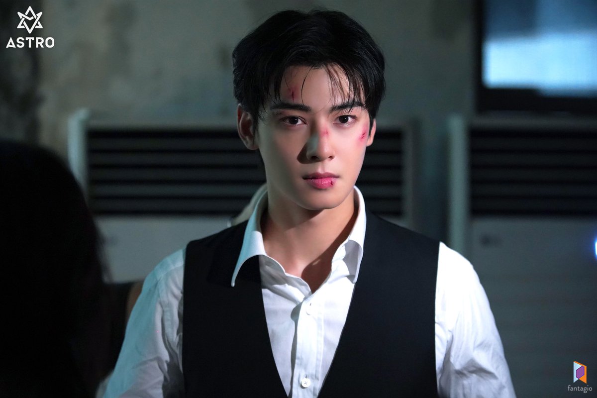 cew_33097's tweet photo. หล่อมากอยู่แล้วแต่แผลบนใบหน้าทำให้หล่อมากขึ้นไปอีก อึนอูทำได้ไงเวอร์มาก https://t.co/YqhCKdw472