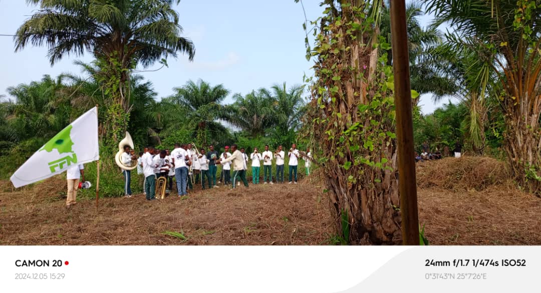 KafubuWa's tweet photo. La célébration dla journée nationale de l'arbre à la TshopoKisangani par le FFN a marqué la volonté manifeste du DG HMK à fixer les autorités provinciales de s'impliquer activement ds le programme du Chef de l'Etat SE FATSHI pr lutter contre le réch. climatique.RDC pays solution https://t.co/kbebkaGOGz