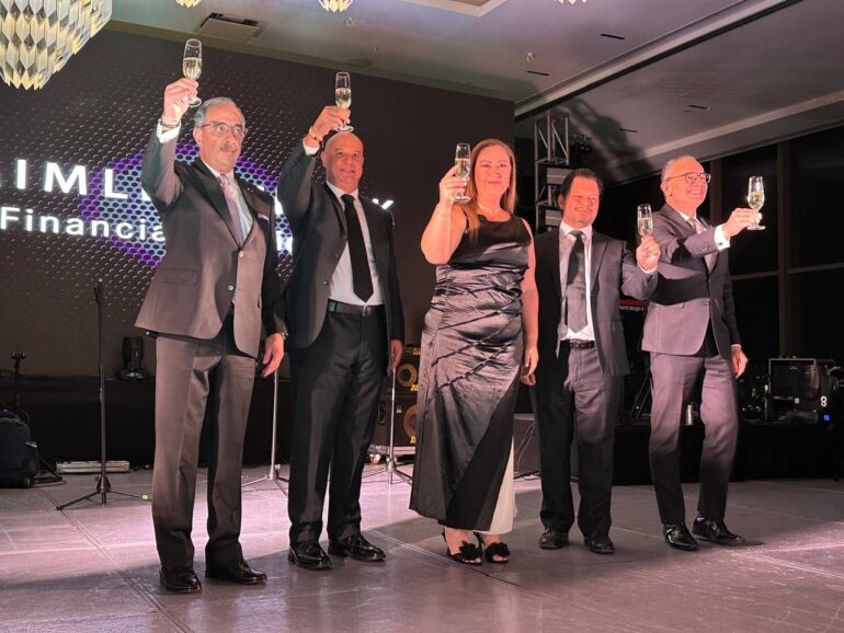 Flotillera's tweet photo. 🎉 ¡Grandes historias se escriben con trabajo en equipo! 🚛
¿Qué evento reunió a líderes del transporte? Descúbrelo aquí. 👇
https://t.co/fvH4VgmemO
#TeamFlotillera | #ADAVEC | @FreightlinerMex | @MBenzBusesMx | @DaimlerTruck Financial Services México https://t.co/QWgN0sIA8O