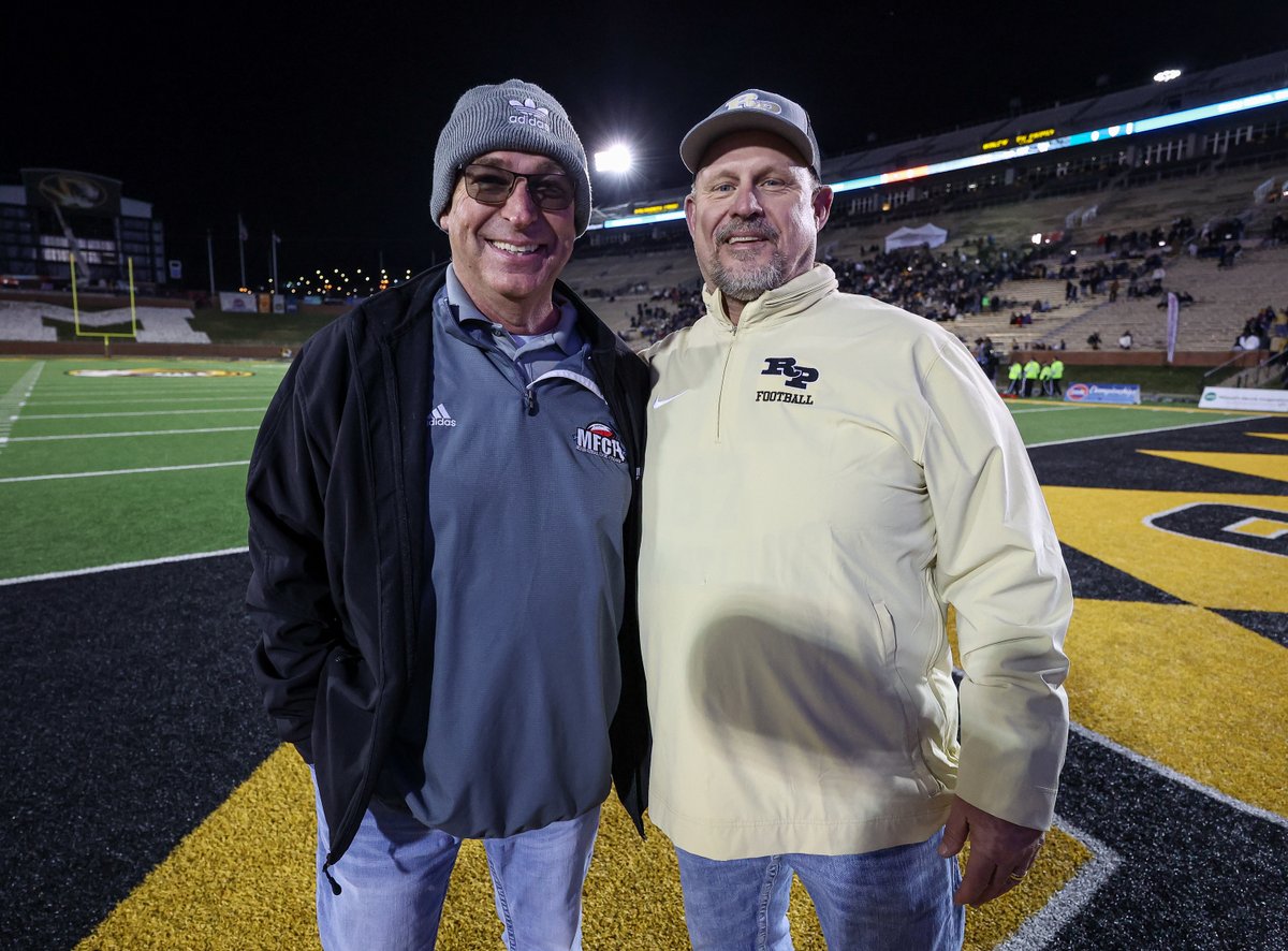David Smith (@dsmithphotog) on Twitter photo It was great to see these two awesome coaches in Columbia. I even got them to pose for a photo! <a href="/coach_kruse/">Tom Kruse</a> <a href="/GoHawklets/">Rockhurst HS Athletics</a> <a href="/FootballRayPec/">Ray-Pec Football</a> It was great to see these two awesome coaches in Columbia. I even got them to pose for a photo! <a href="/coach_kruse/">Tom Kruse</a> <a href="/GoHawklets/">Rockhurst HS Athletics</a> <a href="/FootballRayPec/">Ray-Pec Football</a>