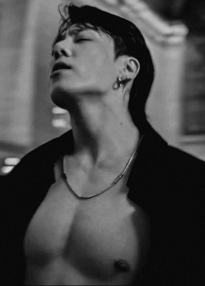 JeonEsHi97's tweet photo. HES A NEED. https://t.co/09sIhNX5U5