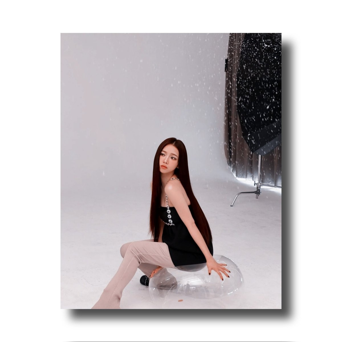 yukarsina's tweet photo. Wearing elegant holiday-inspired outfits to holding a cup of hot cocoa and decorating a gorgeous Christmas tree, the shoot was a joyful celebration of this most wonderful time of the year. https://t.co/QrZx7lxHH0