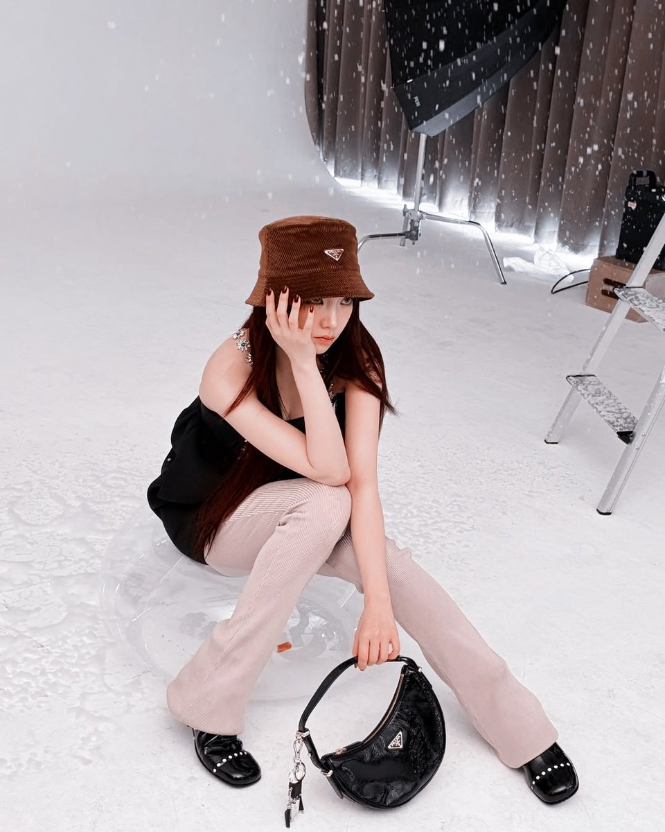 yukarsina's tweet photo. I couldn’t help but smile, thinking about the happiness and togetherness the season brings. I hope this captures the excitement I feel as we welcome the holidays! https://t.co/dfzQEQGdMI