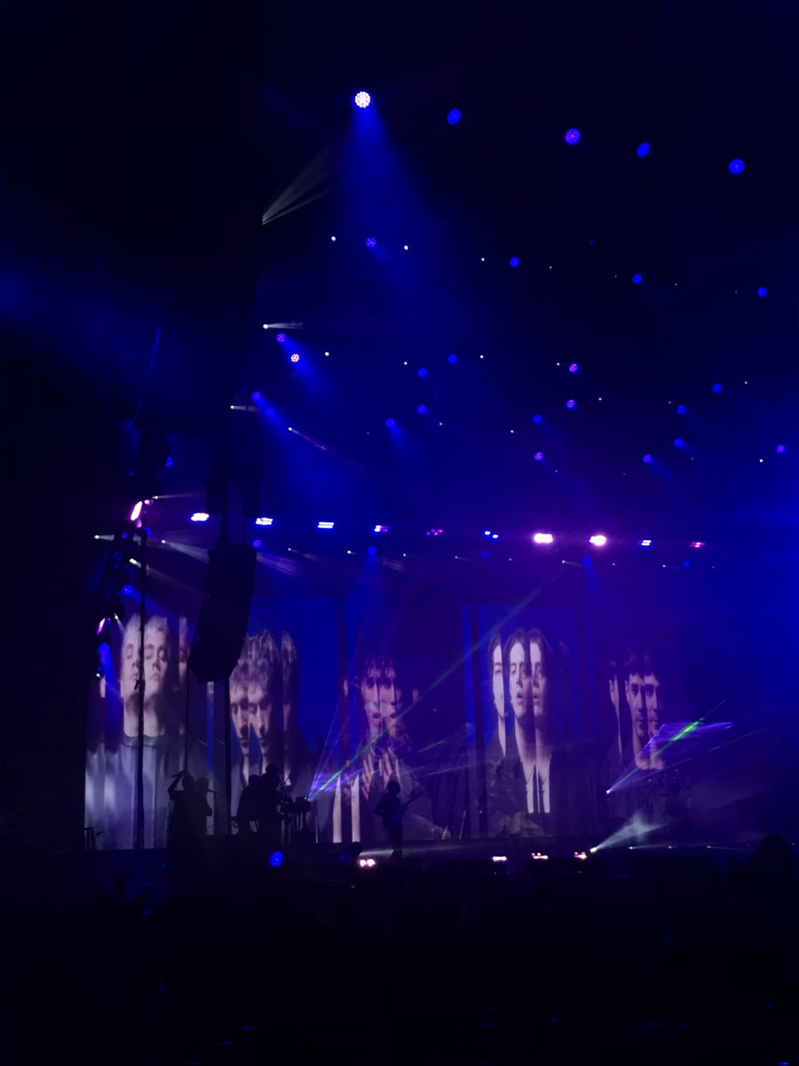SandyLeyva9's tweet photo. Ayer cerré uno de los ciclos más bonitos de mi vida junto a quienes hicieron por mucho mi adolescencia más feliz. 🤍 

Que @CD9 siga vivo en cada uno de los corazones de quienes escuchamos su música… 💫 https://t.co/cyfUoL7dfY