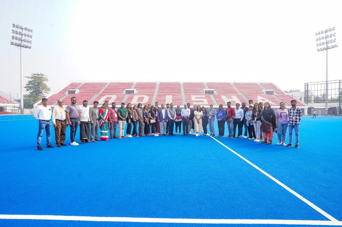 diaspora_india's tweet image. Participants of the #79KIP visited the iconic Kalinga Stadium in Bhubaneswar & indulged into Odisha's rich hockey legacy. They learnt about the state's pivotal role in promoting hockey on the global stage & its achievements in hosting the Hockey World Cup.
#KnowIndiaProgramme