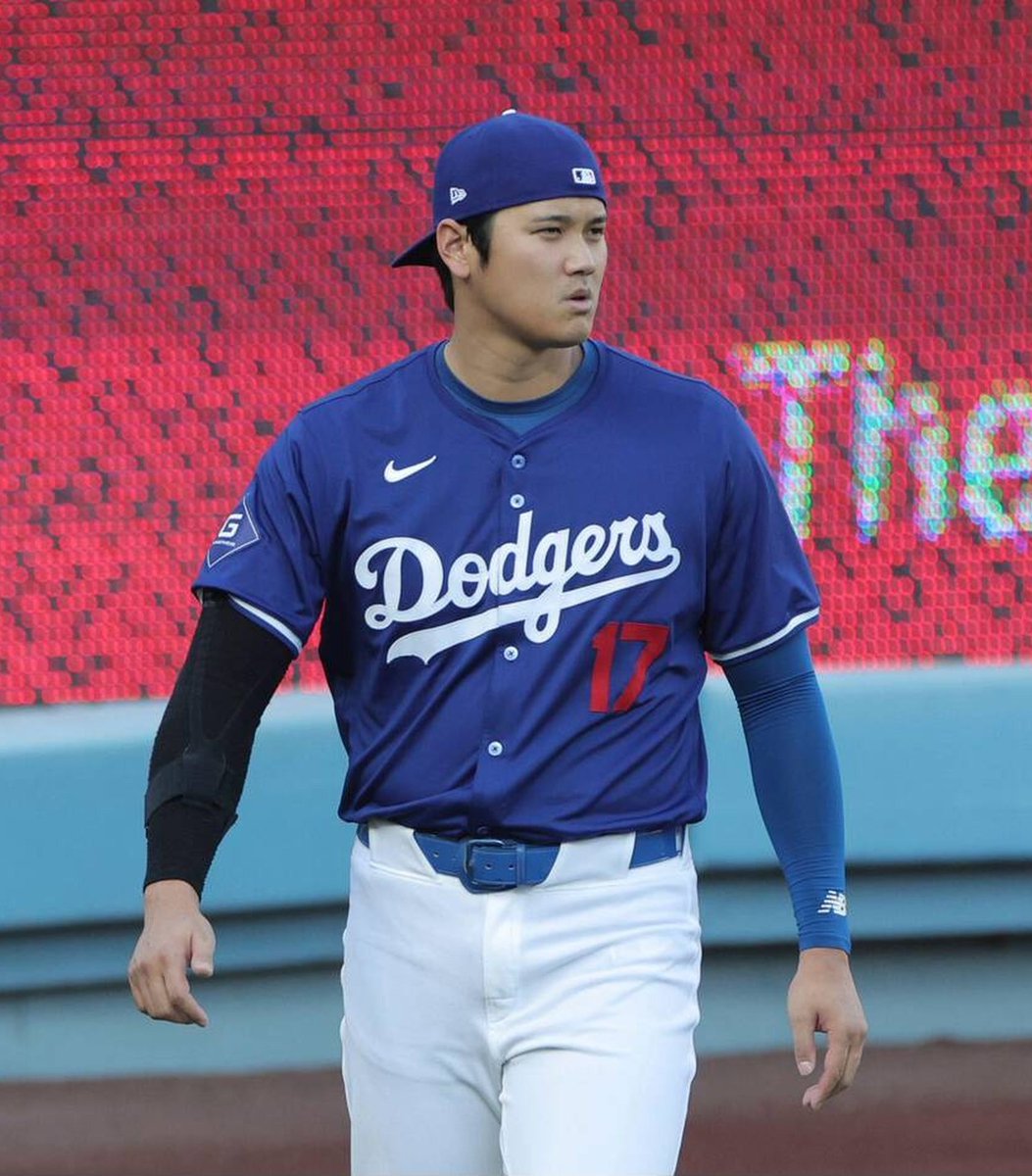 rachelscarlett9's tweet image. He's underpaid now lmao