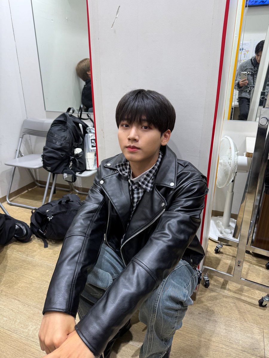 OmegaX_members's tweet photo. [#OX]

월요팅!

#OMEGA_X #오메가엑스 
#혁 #HYUK https://t.co/teFQYuNEB5