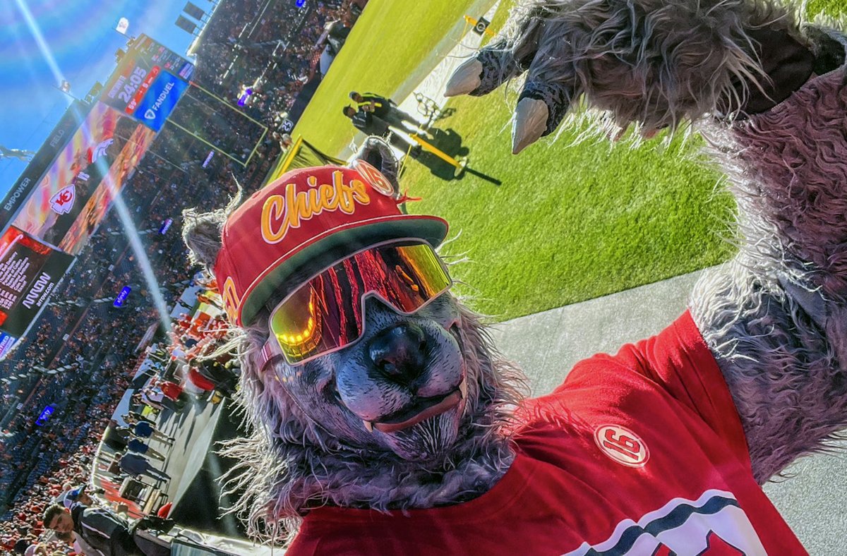 ItsMeFogarty's tweet photo. Somebody say bank? #Chiefs https://t.co/eyf66ASqmc